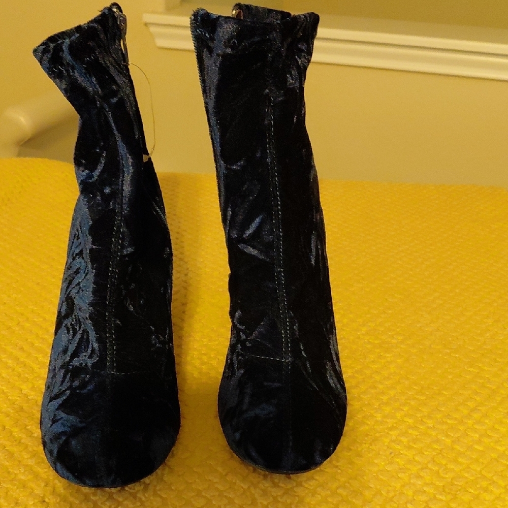 Women MIA Navy Velvet Block Heel Ankle Boots - Picture 2 of 3